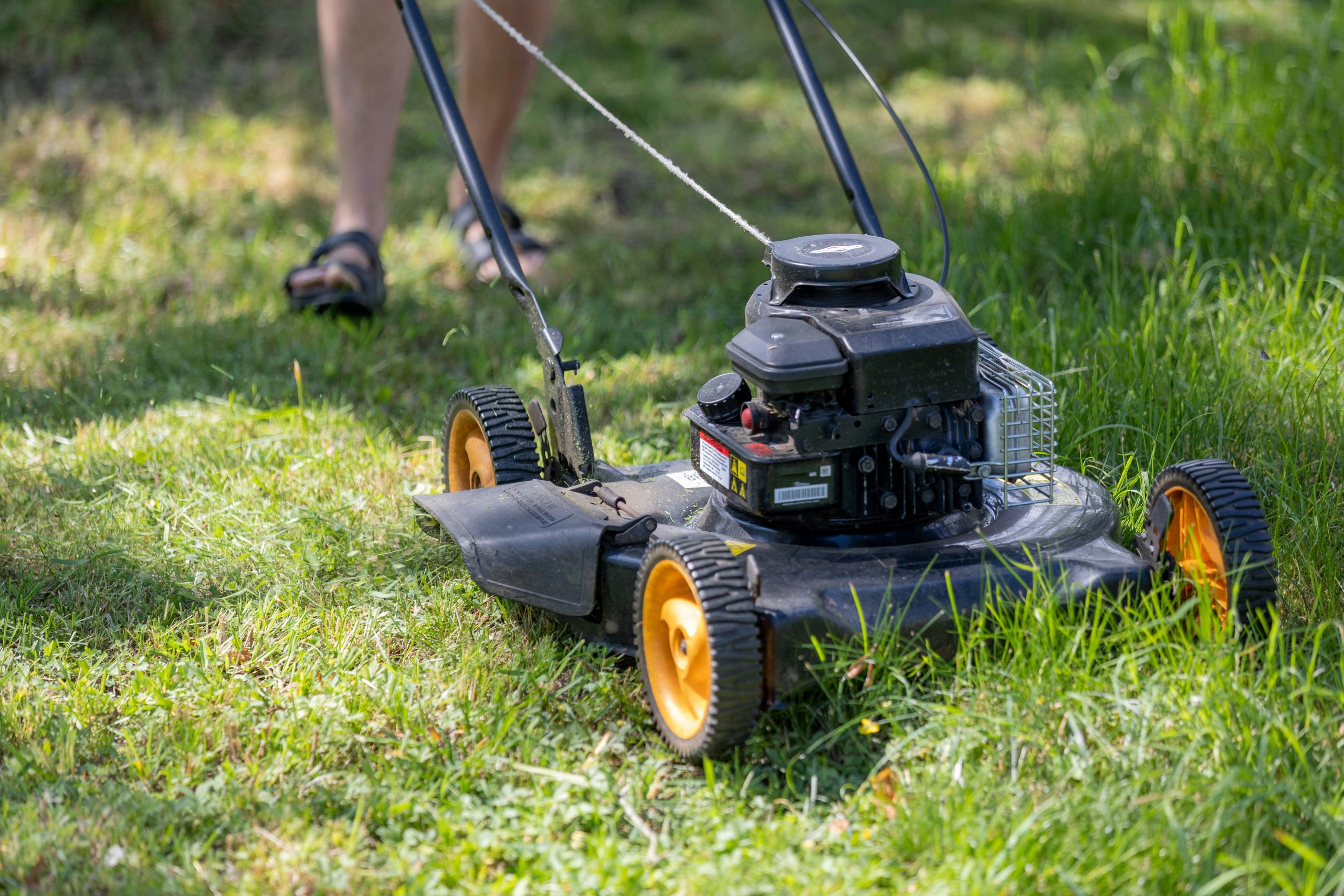 How to Mow a Lawn Professionally